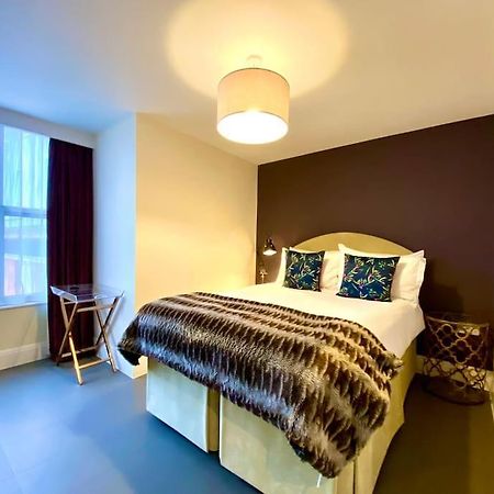 Stunning Apartment - 1 Minute Walk To Poole Quay - Great Location - Free Parking - Fast Wifi - Smart Tv - Newly Decorated - Sleeps Up To 2! Close To Poole & Bournemouth & Sandbanks Bagian luar foto