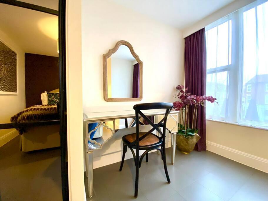 Stunning Apartment - 1 Minute Walk To Poole Quay - Great Location - Free Parking - Fast Wifi - Smart Tv - Newly Decorated - Sleeps Up To 2! Close To Poole & Bournemouth & Sandbanks Bagian luar foto